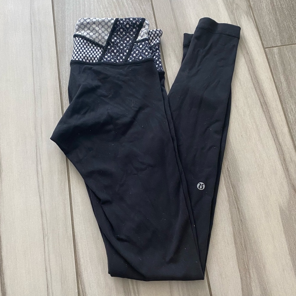 Black lululemon leggings
